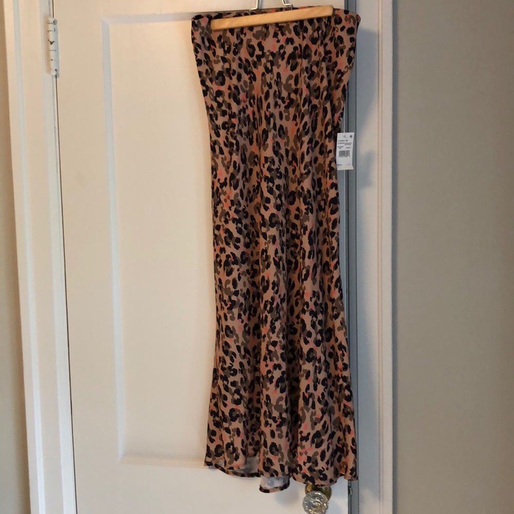 ⭐️2/$40⭐️NWT Satin Slip skirt Leopard SzL